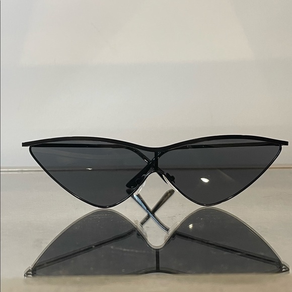 Black Cat Eye Sunglasses - Picture 3 of 3